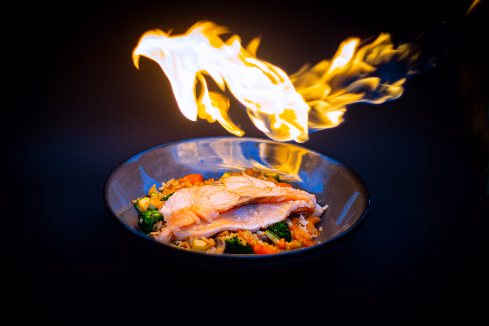 Arroz Yakimeshi con Salmón