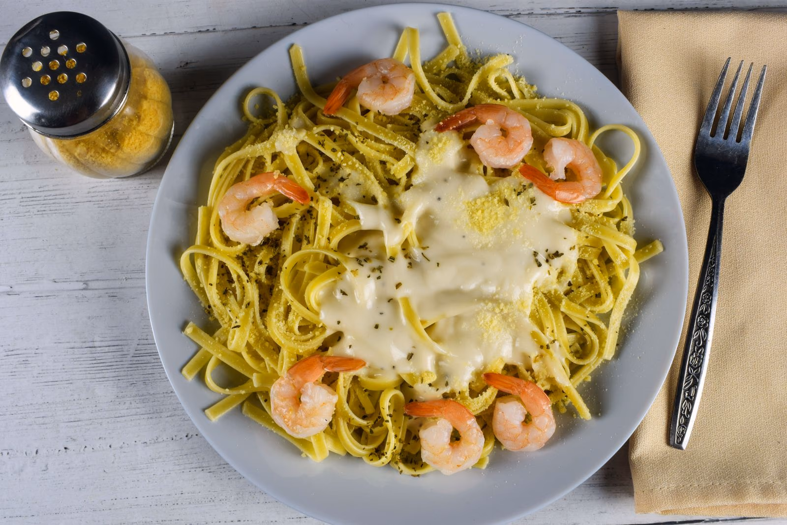 Pasta Alfredo con Camarones